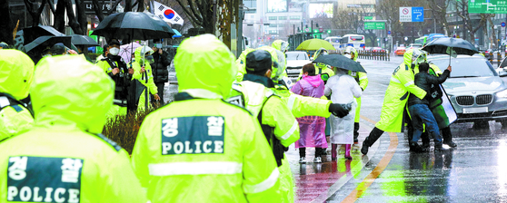 빗속 3·1절, 서울 도심 곳곳서 ‘쪼개기 집회’