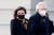 2월 3일 트럼프 지지자들의 의사당 난입 당시 사망한 의사당 경찰의 장례식에 참석한 펠로시 의장. 완전히 검은 마스크를 썼다. 오른쪽 흰 마스크를 쓴 사람은 미치 매코널 상원의원. 로이터=연합뉴스