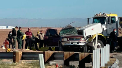 트럭과 충돌한 SUV, 그 안에 무려 27명…美 최소 15명 사망