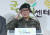 2020년 1월 군의 강제 전역 조치에 대한 입장을 밝힌 뒤 거수경례 하는 변 전 하사의 모습. 연합뉴스