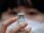 코로나바이러스 감염증 백신 접종이 시작된 26일 서울 마포구보건소에서 의료진이 접종에 사용할 아스트라제네카(AZ) 백신을 준비하고 있다. 연합뉴스