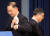 4일 브리핑 중 자리를 바꾸는 신현수 전 민정수석(오른쪽)과 김진국 신임 수석. [청와대사진기자단]