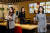 3월 8일 세계 여성의 날을 맞아 기념촬영을 하고 있는 맥도날드 여직원들. [사진 한국맥도날드]