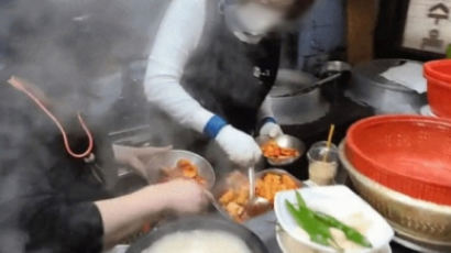 고모 국밥집서 생방송한 BJ···카메라에 딱 걸린 '김치 재탕'