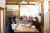 소중 학생기자단이 보자기 아트 수업에 앞서 남민선(오른쪽) 한국보자기아트협회 경기남부지회장의 설명을 듣고 있다.