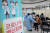 5일 서울 성북구 보건소에서 코로나19 백신 접종이 진행되고 있다. 뉴시스