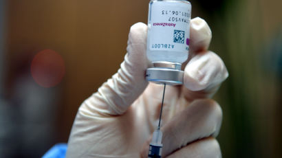 2차 접종용 비축 백신 당겨 쓰나, 당국 "2차 접종 영향 없다면 활용 가능"