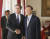 지난 2015년 10월 8일 양제츠(오른쪽) 중국 외사공작위원회판공실 주임이 당시 미국 국무부차관이던 앤서니 블링컨 현 국무장관을 베이징 중난하이에서 만나 악수하고 있다. [중앙포토]