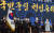 문재인 대통령이 12일 오후 충남 아산 경찰대학에서 열린 신임경찰 경위·경감 임용식에서 국민의례를 하고 있다. [청와대사진기자단]