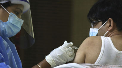 접종률 2위 UAE, 집단면역 위해 접종 서둔 지도자의 혜안 