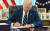 지난 11일 조 바이든 미국 대통령이 백악관에서 미국 구제계획 경기부양안에 서명하고 있다.[AFP=연합뉴스]