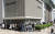 명품 브랜드 샤넬 제품 구입을 위해 서울 중구 롯데백화점 본점 명품관 앞에 소비자들이 줄을 서있다. [연합뉴스]