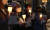 15일 오후 서울 강남구 한국토지주택공사(LH) 서울지역본부 앞에서 열린 'LH 부동산 투기에 분노한 청년들 모여라 긴급 촛불집회'에서 한국청년연대와 청년진보당 등 참석자들이 촛불을 들고 있다. 연합뉴스