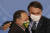지난해 9월 자이르 보우소나루 대통령(오른쪽)과 당시 보건부 장관이던 에두아르두 파주엘루. [AP=연합뉴스]