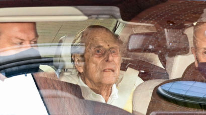 ‘100세’ 영국 여왕 남편 필립공, 심장 수술 후 퇴원