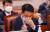 김진욱 고위공직자범죄수사처장이 16일 국회에서 열린 법제사법위원회 전체회의에 참석해 안경을 고쳐쓰고 있다. 뉴스1