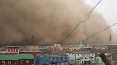 지구종말 보는듯…몽골마을 삼킨 모래폭풍, 24시간뒤 韓온다[영상]