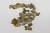 이스라엘 고대유물관리국이 16일(현지시간) 사해사본 보존연구소에서 60년 만에 발굴된 사해 사본 조각편들을 기자들에게 공개하고 있다. AP=연합뉴스