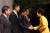지난 2014년 7월 4일 박근혜 대통령이 신라호텔에서 열린 한·중 경제통상협력포럼에 참석, 마윈 알리바바 창업자 등 중국 기업인들과 악수하고 있다. [중앙포토]