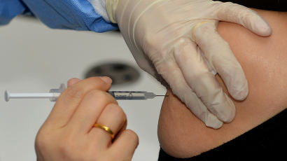20대 남성, 코로나 백신 접종후 혈전 발생 신고…국내 두번째