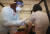 18일 오전 울산 중구 동천체육관에 마련된 코로나19 예방접종센터에서 지역 예방접종센터 모의훈련이 실시된 가운데 접종대상자가 백신을 접종받고 있다. 뉴스1