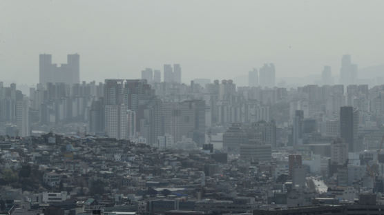 바람은 불지만… 미세먼지·황사도 같이 끌고 온다