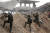 지난 2016년 12월 5일 동알레포에서 반정부군이 정부근 진지를 향해 사격하고 있다. AP=연합뉴스 