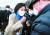 더불어민주당 박영선 서울시장 후보가 21일 거리에서 시민을 만나 지지를 호소했다. 오종택 기자