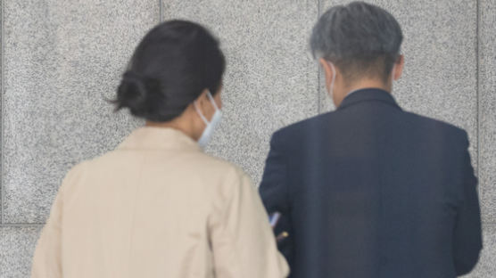 조서도 출입기록도 없다…김진욱 ‘이성윤 황제 조사’ 논란 커져