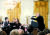 2018년 11월 7일 당시 도널드 트럼프 미국 대통령(오른쪽)이 백악관 이스트룸에서 기자회견 도중 CNN의 짐 아코스타 기자(왼쪽)와 설전을 벌이고 있다. [로이터=연합뉴스]