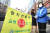 박영선 더불어민주당 서울시장 후보가 26일 오전 서울 서대문구 북가좌동 사거리에서 교통안전 봉사를 하고 있다. 국회사진기자단
