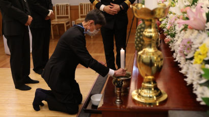 신춘호 빈소 지키는 사위 서경배···범롯데家 한자리 모였다