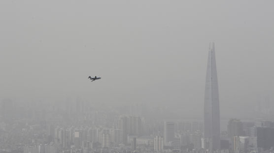 [지금 이 시각]123층쯤은 돼야 식별 가능, 한반도 뒤덮은 짙은 황사