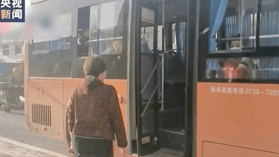단 한명의 소년 지키려 만들었다…특별한 버스 정거장[영상]