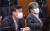 노영민 전 대통령 비서실장(오른쪽)과 김상조 전 정책실장이 지난해 12월 28일 오후 청와대에서 열린 수석·보좌관 회의에 참석해 있다. [청와대사진기자단]
