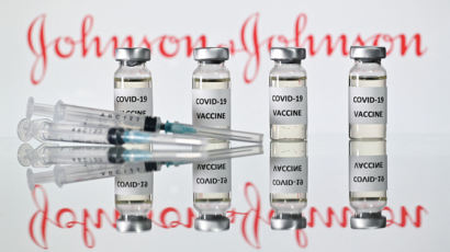 한 방울이 귀한데…얀센 백신, 제조 사고로 1500만회분 폐기