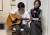 가수 유인서와 장혜영 의원이 곡 발매 전에 미리 유튜브에 올린 연주 모습. 유튜브 캡처