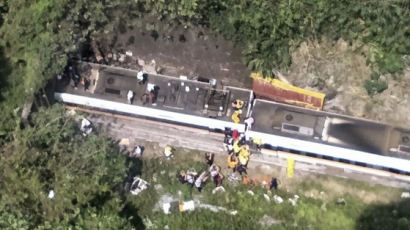 대만서 터널 속 열차 탈선 사고…최소 54명 사망, 150여명 부상