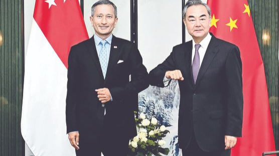 왕이, 싱가포르와 회담은 샤먼 피해…한국과 대조