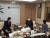 지난달 29일 경북 군위군 군위군의회 의원들이 고우현 경북도의회 의장을 찾아 군위군의 대구시 편입 합의를 조속히 이행할 것을 촉구하고 있다. 사진 군위군