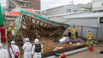[사진] 광주서 주택 붕괴, 매몰된 4명 중 2명 사망