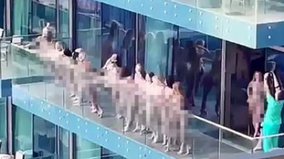 발코니서 단체로 훌러덩…두바이 나체촬영 여성들 체포