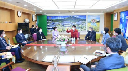 군위군 “대구 편입 약속 지켜라” 신공항 백지화 카드 만지작