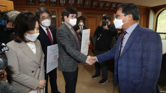 국민의힘, 선관위 항의 방문 "오세훈 낙선운동과 다름없다"