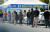 8일 대전 한밭체육관 앞에 마련된 신종 코로나바이러스 감염증(코로나19) 선별진료소를 찾은 시민들이 검사를 받기 위해 차례를 기다리고 있다. 김성태