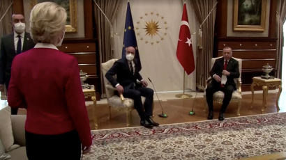 EU 집행위원장 '의자 수모'에…이탈리아·터키 싸움 커졌다