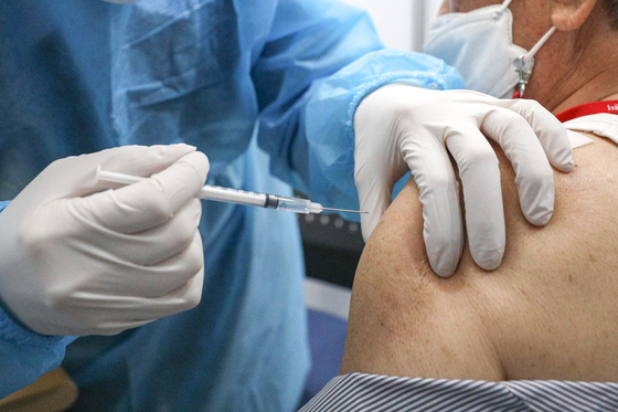 2분기 접종할 30세 미만 64만명…AZ 대체할 백신이 없다