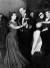 1950년 당시 공주였던 엘리자베스2세 여왕과 당시 해군 중위였던 필립공이 왕립 해군 행사에서 춤을 추고 있다. [AFP=연합뉴스]