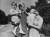 1951년 사진. 아들 찰스와 딸 앤과 함께 시간을 보내는 엘리자베스 2세 여왕 부부. AP=연합뉴스