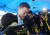 2017년 4월 6일 당시 문재인 더불어민주당 대선후보가 전남 목포신항을 방문해 세월호가 인양된 현장을 둘러본 뒤 유가족들을 만나 포옹하고 있다. 국회 현장풀